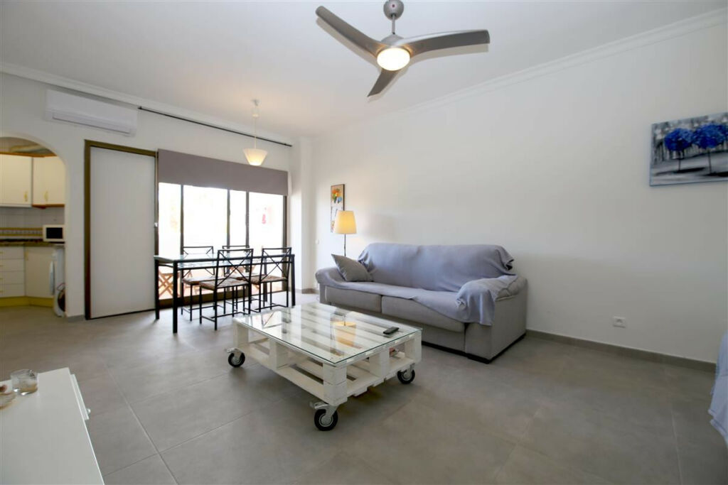 Middle Floor Apartment Estepona Málaga - image 6