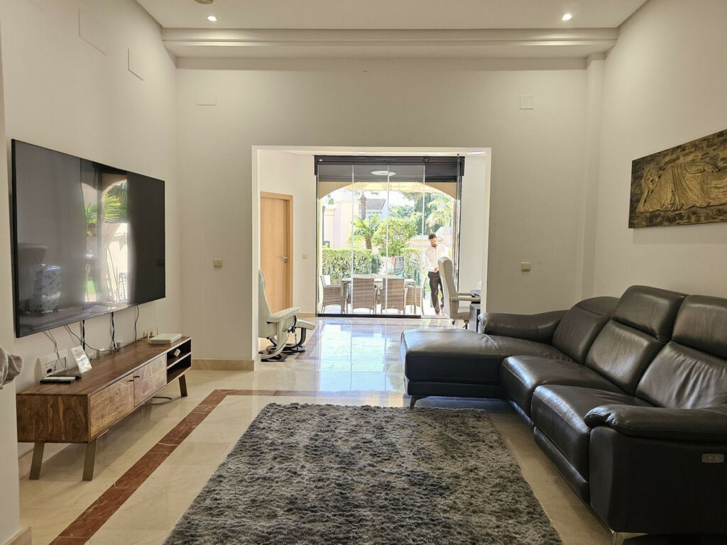 Ground Floor Apartment Puerto Banús Málaga - image 8