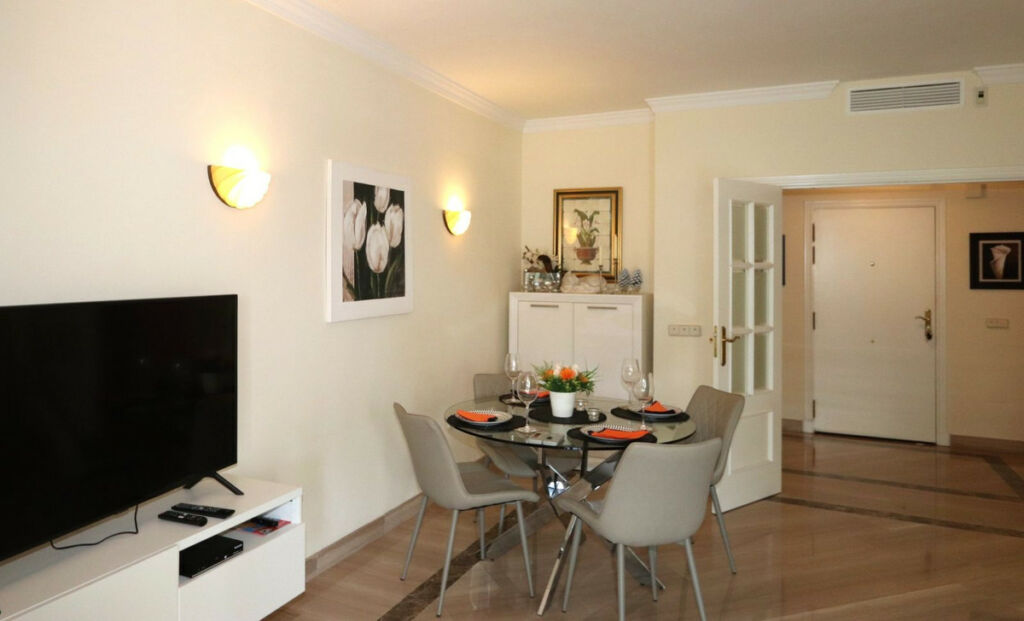 Ground Floor Apartment Elviria Málaga - image 6