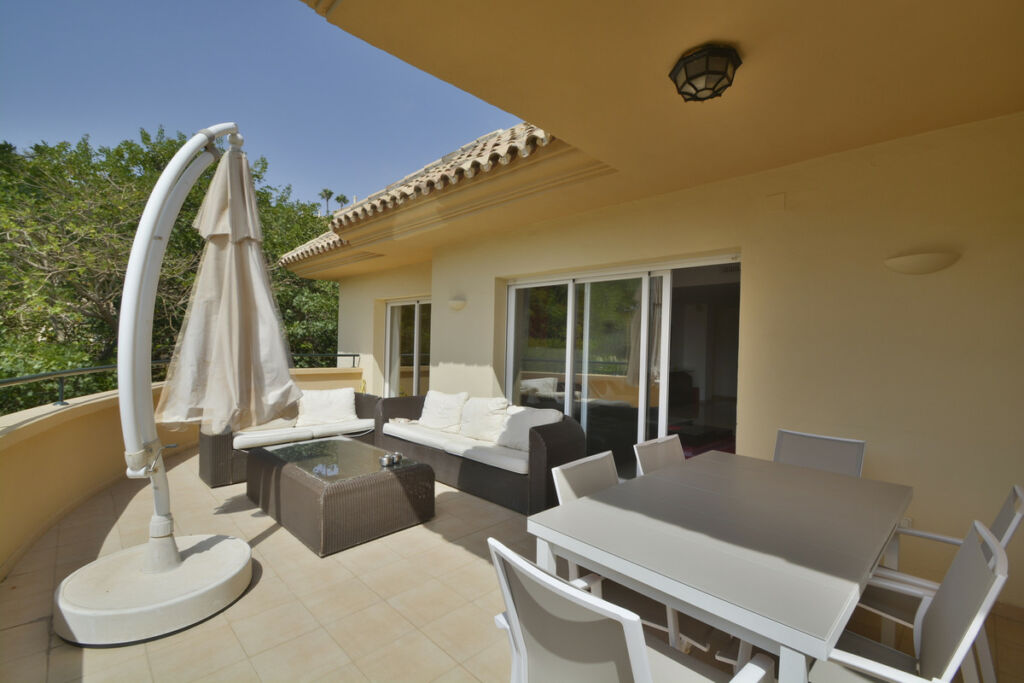 Middle Floor Apartment Elviria Málaga - image 6