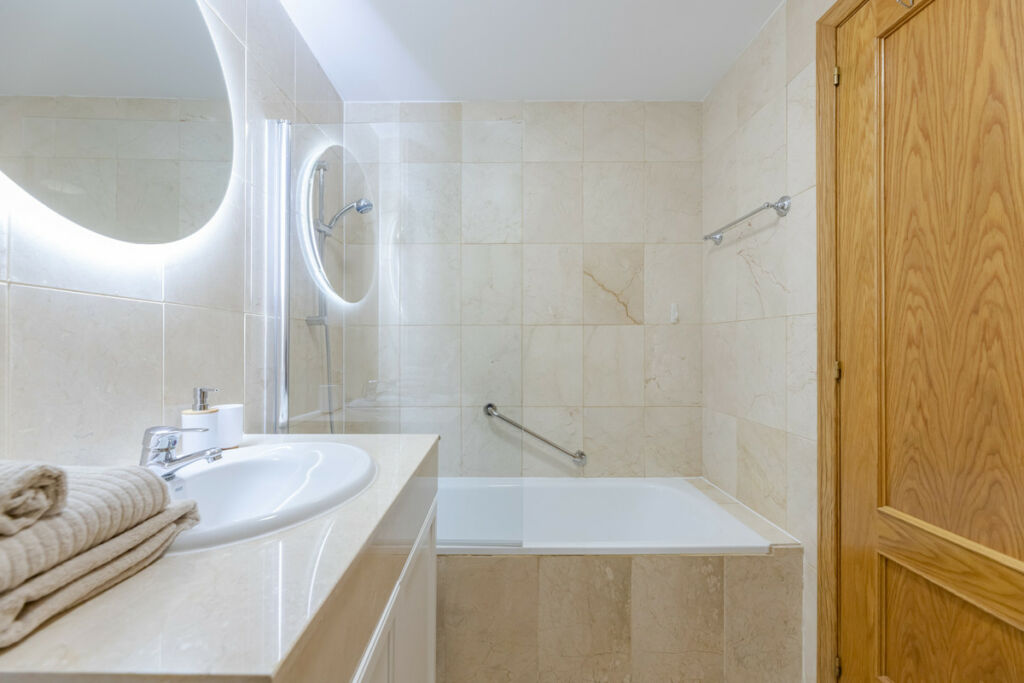 Ground Floor Apartment Estepona Málaga - image 6