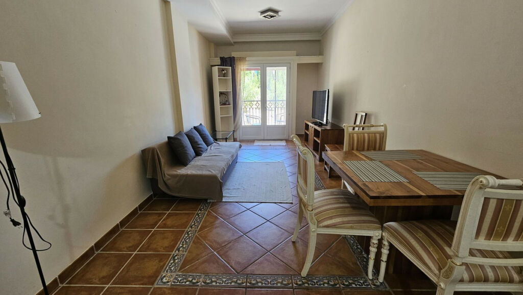 Middle Floor Apartment Estepona Málaga - image 6