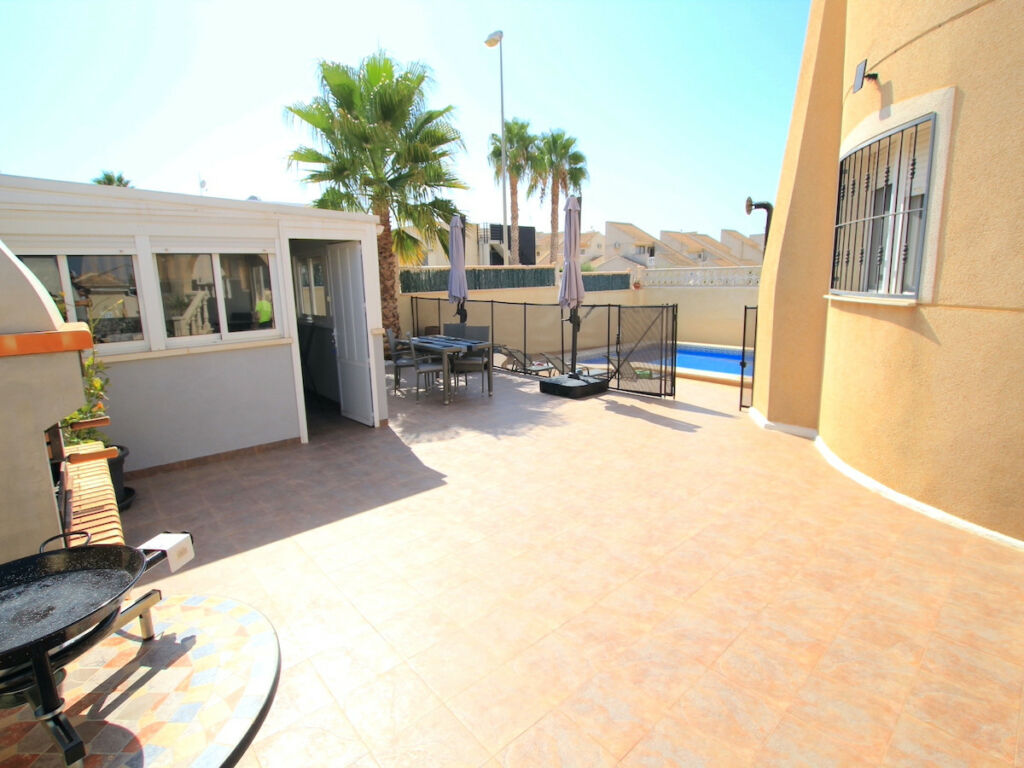 Detached Villa Benimar Alicante - image 6