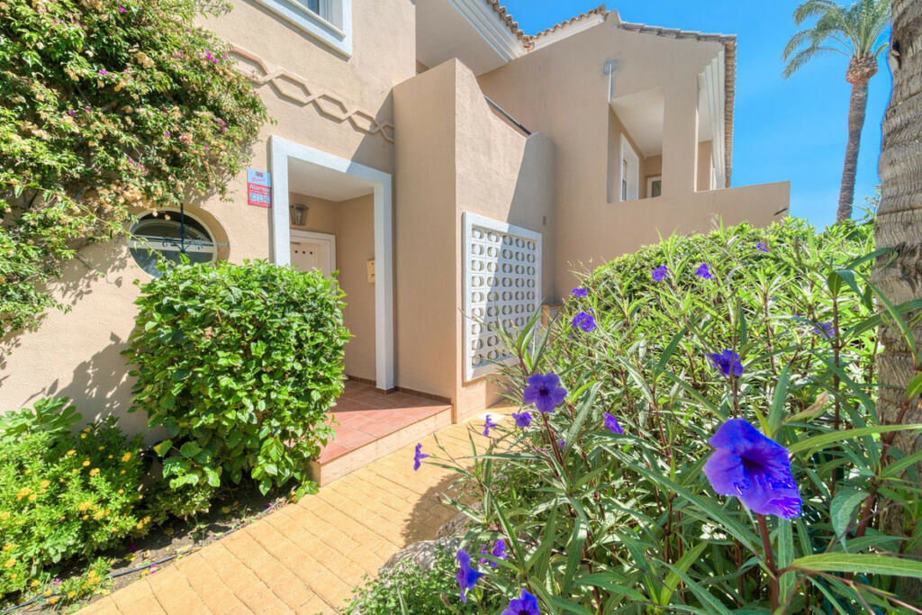 Townhouse La Duquesa Málaga - image 9