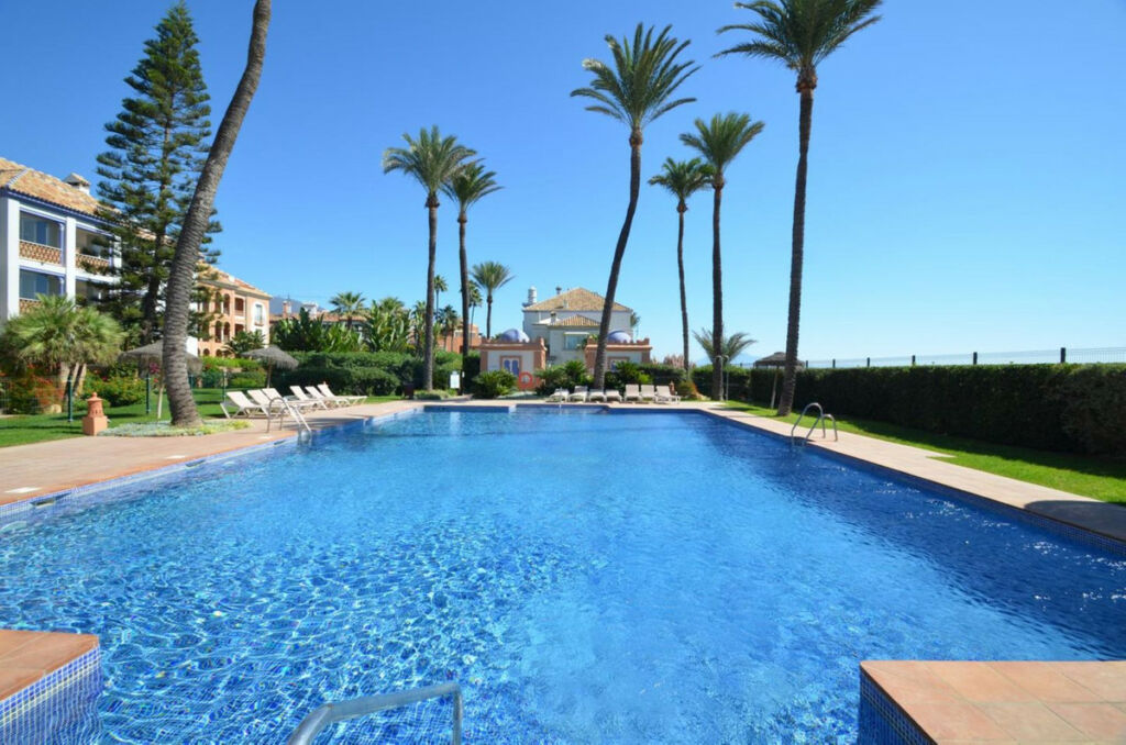 Middle Floor Apartment Casares Playa Málaga - image 6