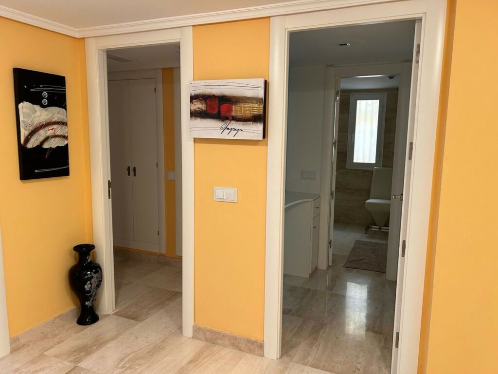 Ground Floor Apartment Elviria Málaga - image 6