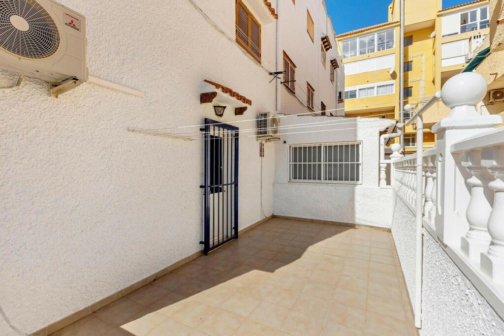 Ground Floor Apartment Torrevieja Alicante - image 6