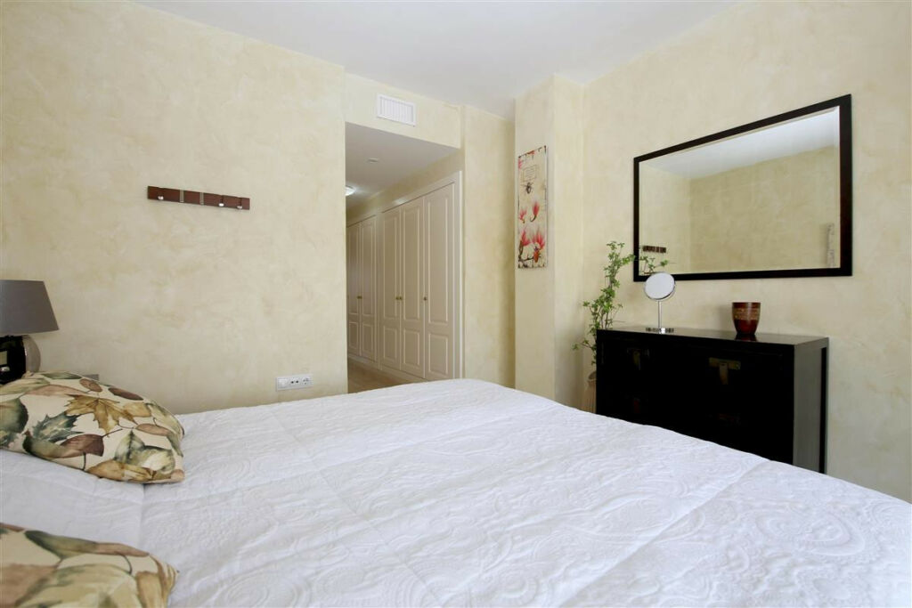 Middle Floor Apartment Marbella Málaga - image 6