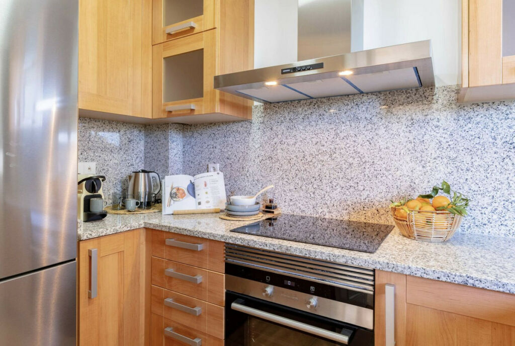 Middle Floor Apartment Estepona Málaga - image 6