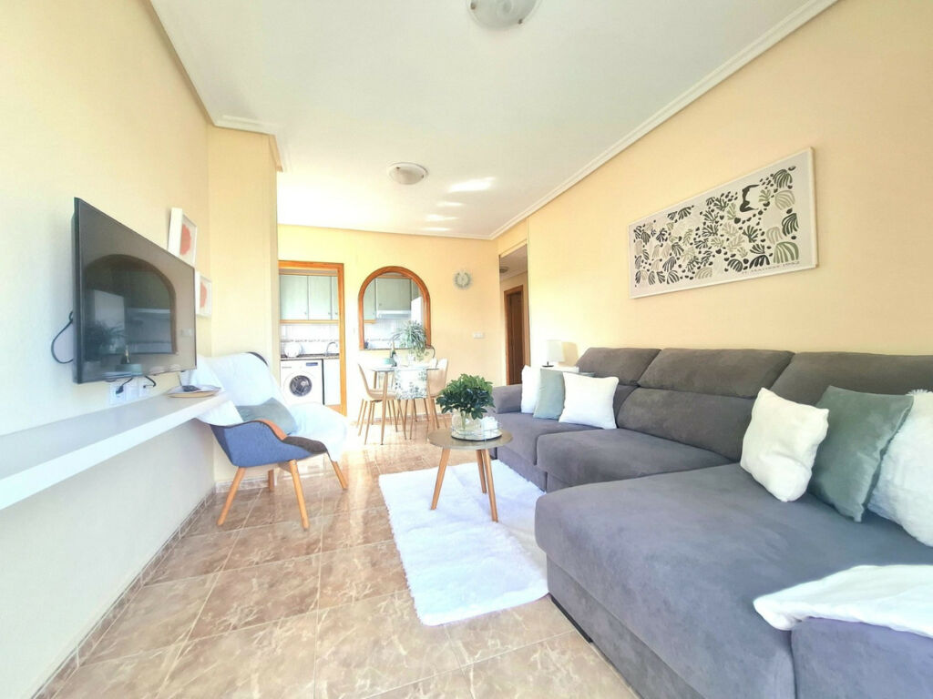 Middle Floor Apartment Torrevieja Alicante - image 6