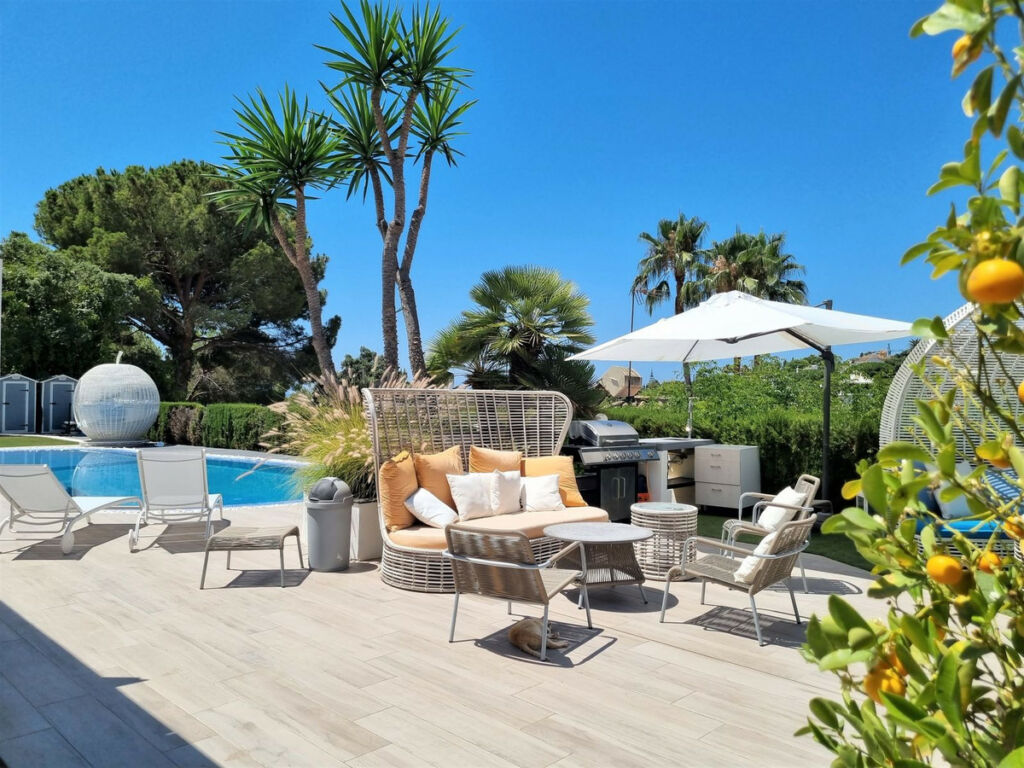 Detached Villa Elviria Málaga - image 6