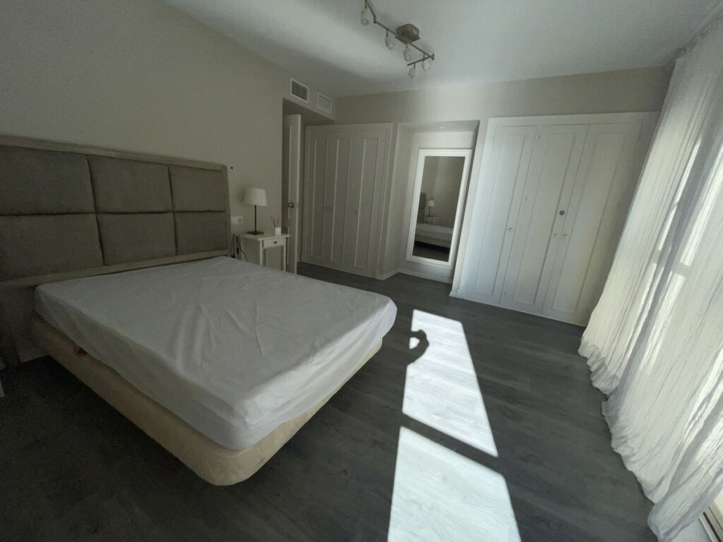 Middle Floor Apartment Estepona Málaga - image 6