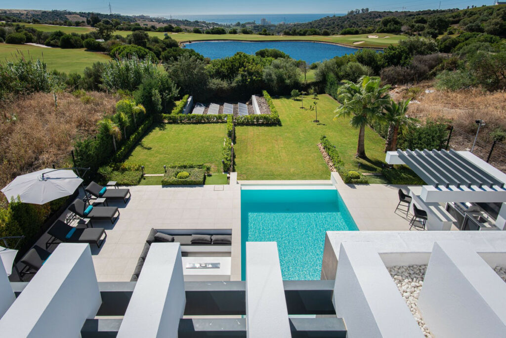 Detached Villa Estepona Málaga - image 6