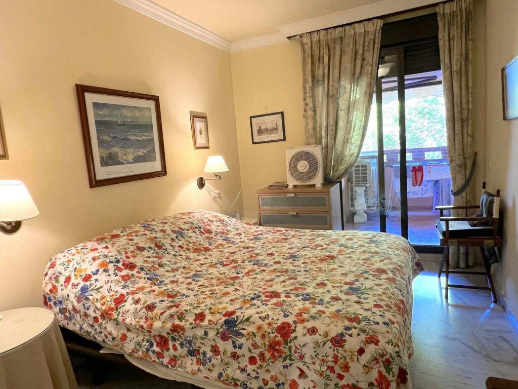 Middle Floor Apartment The Golden Mile Málaga - image 6