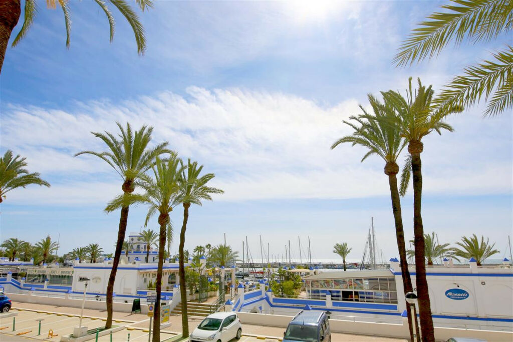 Middle Floor Apartment Estepona Málaga - image 6