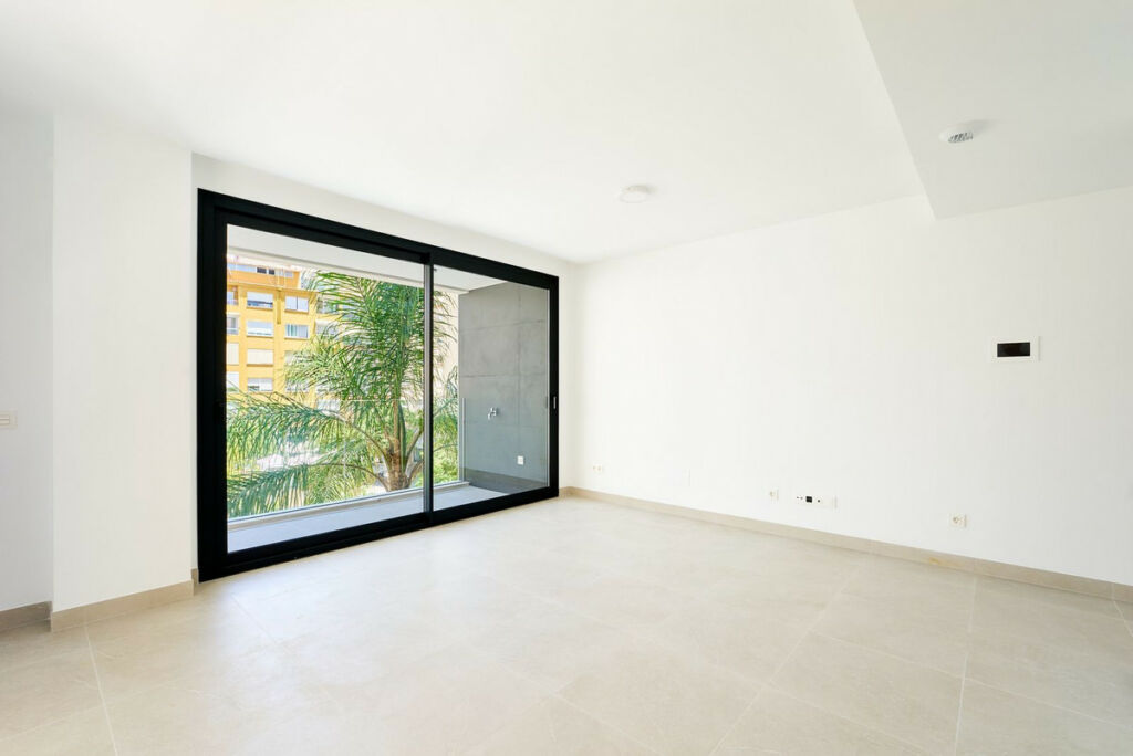 Middle Floor Apartment Estepona Málaga - image 6