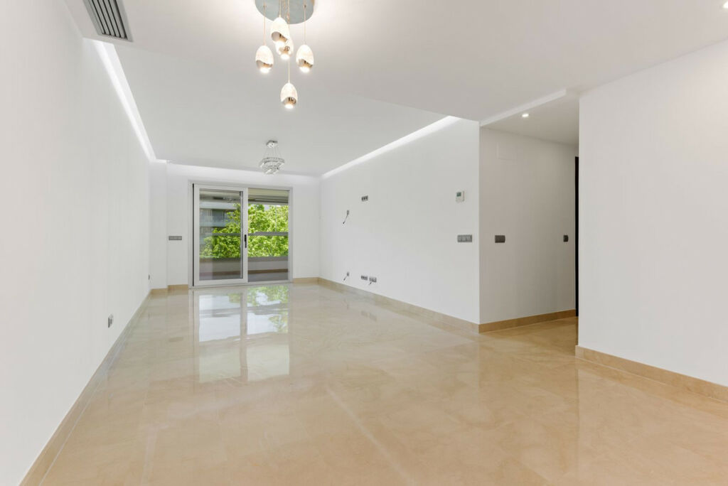 Middle Floor Apartment Marbella Málaga - image 6