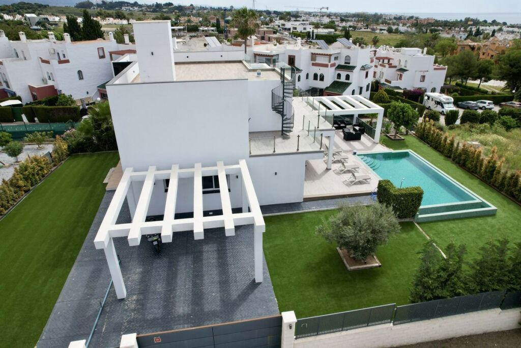 Detached Villa Cancelada Málaga - image 6