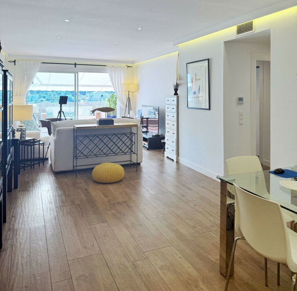 Middle Floor Apartment La Quinta Málaga - image 6