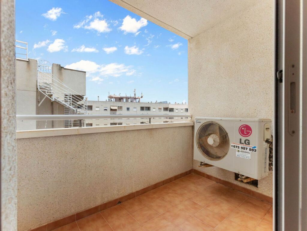 Middle Floor Apartment Torrevieja Alicante - image 6