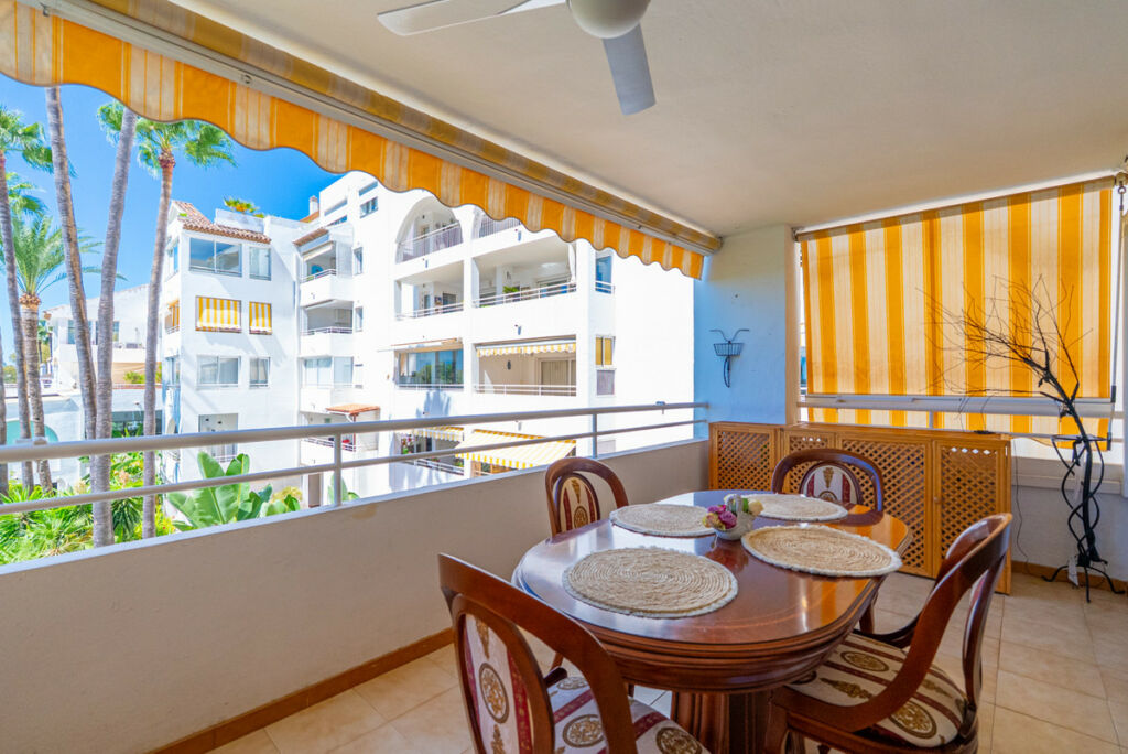 Middle Floor Apartment Atalaya Málaga - image 6