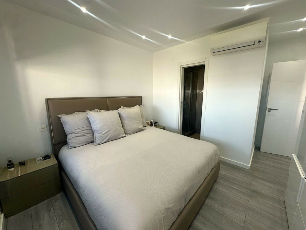 Middle Floor Apartment Puerto Banús Málaga - image 7