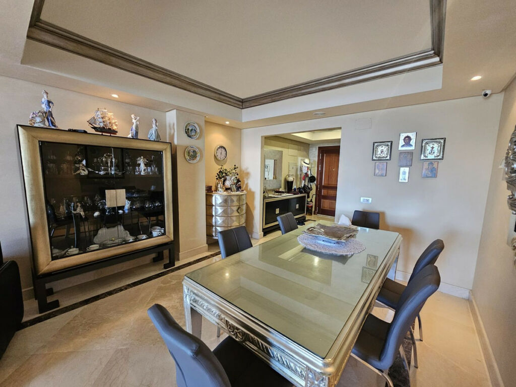 Middle Floor Apartment Estepona Málaga - image 6