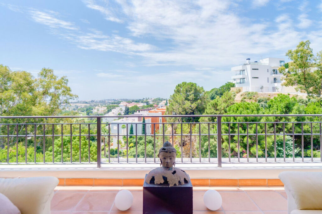 Middle Floor Apartment La Quinta Málaga - image 6