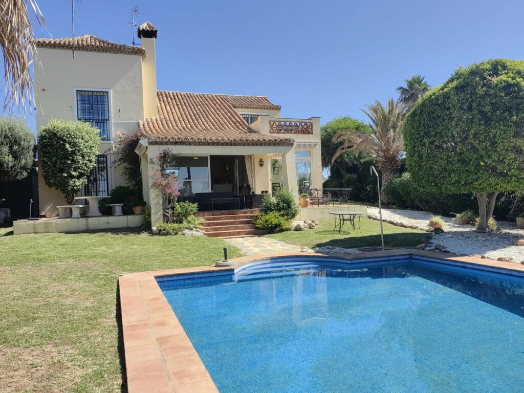 Detached Villa Estepona Málaga - image 60