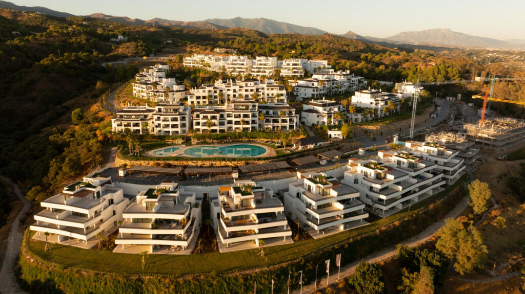 Middle Floor Apartment Estepona Málaga - image 60