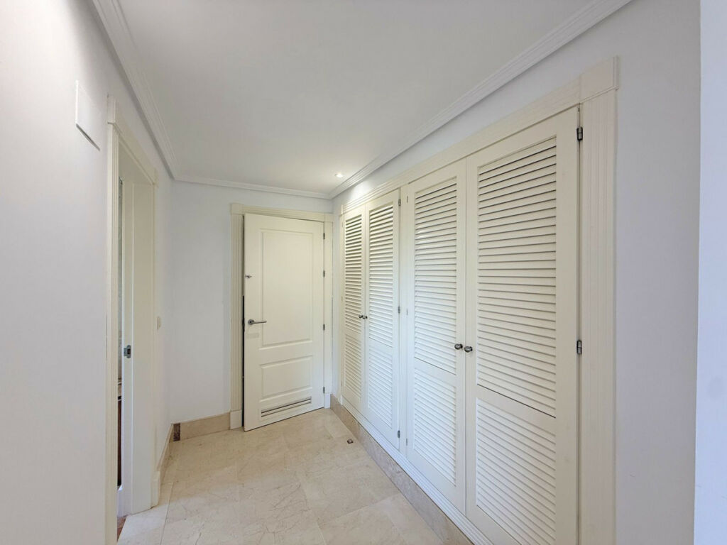 Middle Floor Apartment Sotogrande Puerto Cádiz - image 29