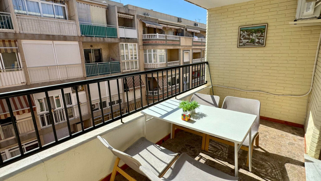 Middle Floor Apartment Torrevieja Alicante - image 7