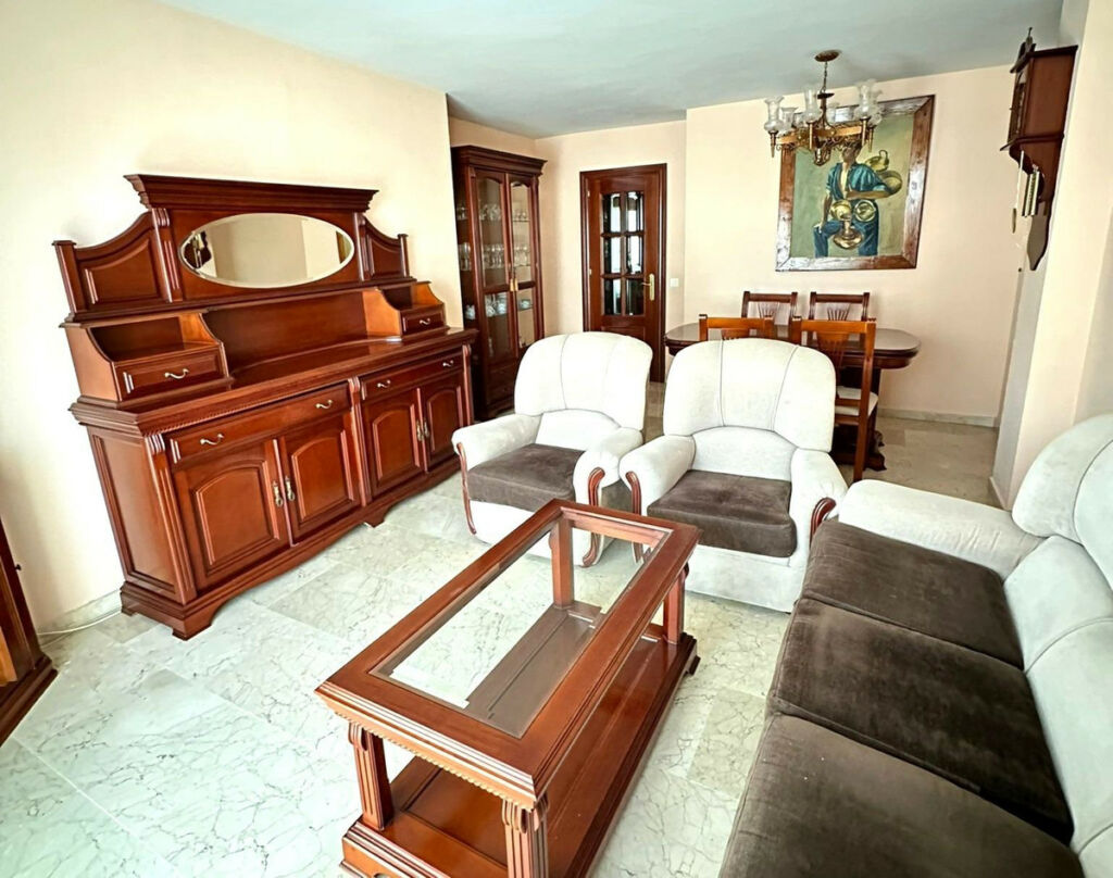 Middle Floor Apartment Benalmadena Málaga - image 3