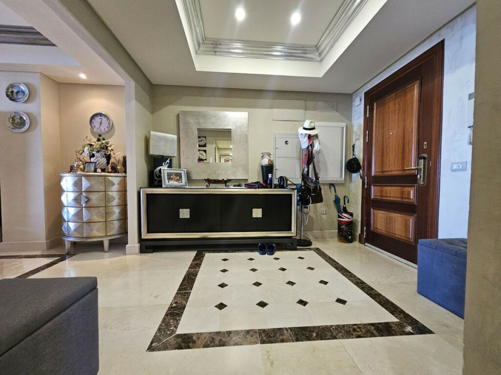 Middle Floor Apartment Estepona Málaga - image 7