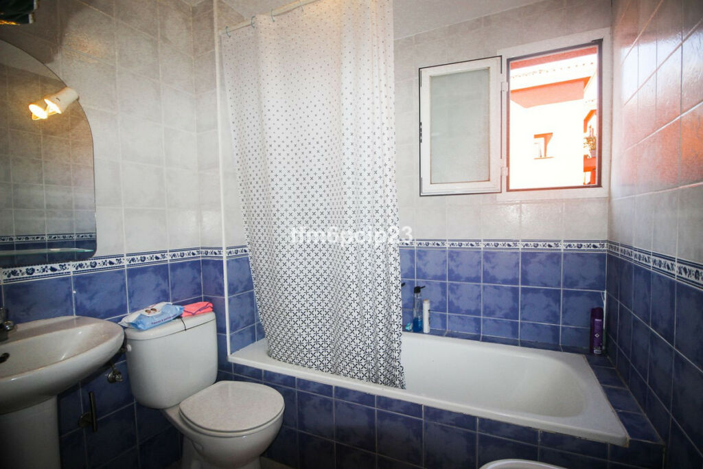 Middle Floor Apartment La Duquesa Málaga - image 7