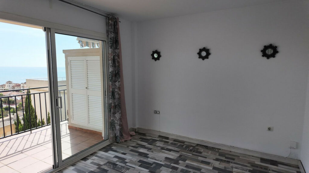 Middle Floor Apartment Benalmadena Málaga - image 7