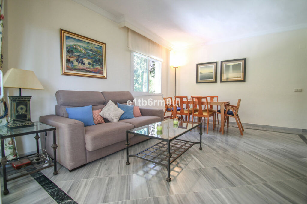 Middle Floor Apartment The Golden Mile Málaga - image 7