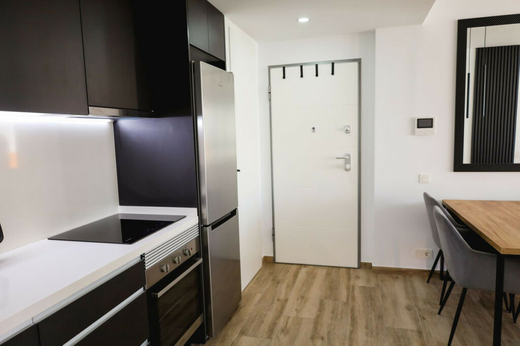 Middle Floor Apartment Torrevieja Alicante - image 7
