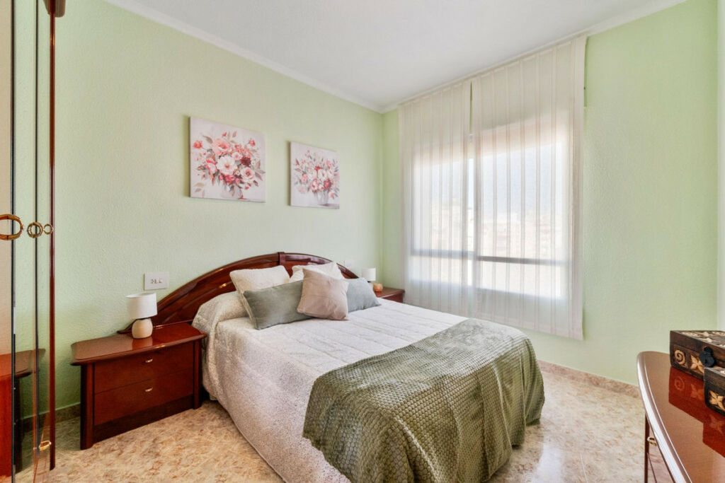 Middle Floor Apartment Torrevieja Alicante - image 7