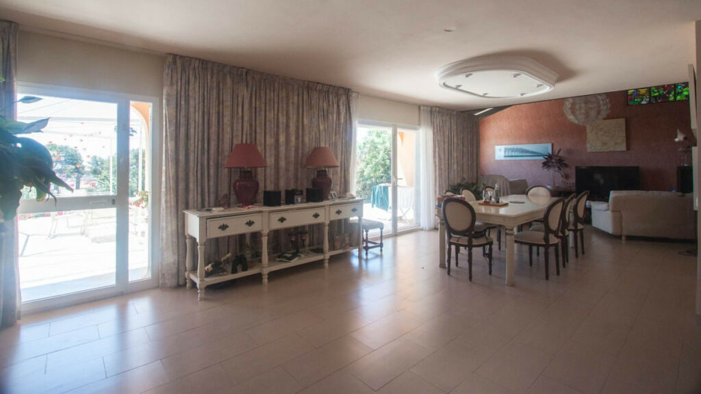 Detached Villa Estepona Málaga - image 7