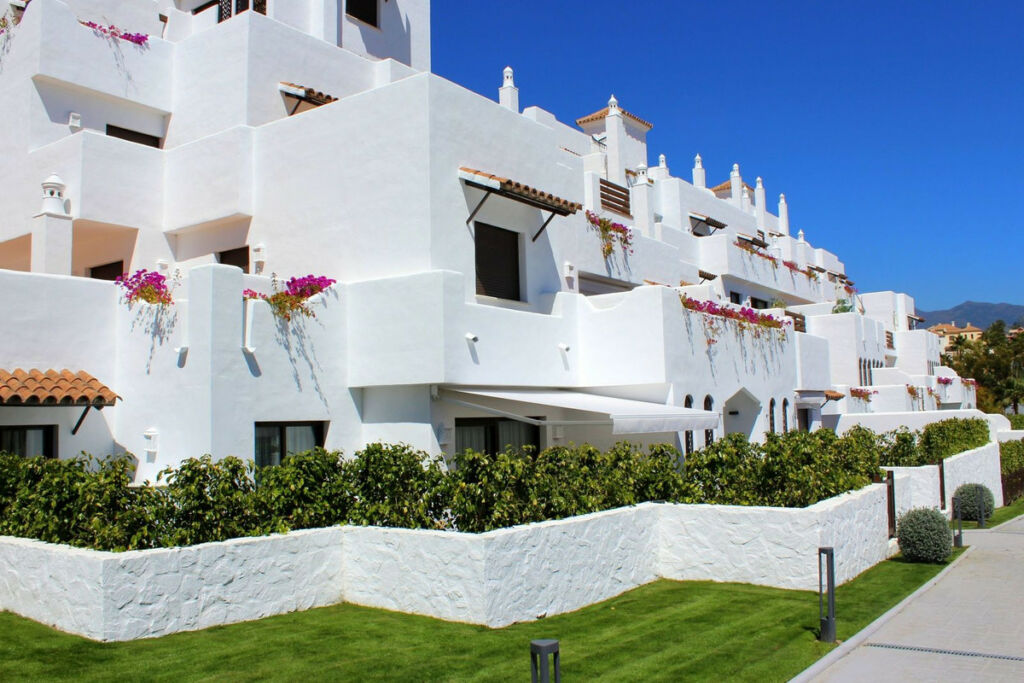 Middle Floor Apartment Selwo Málaga - image 7