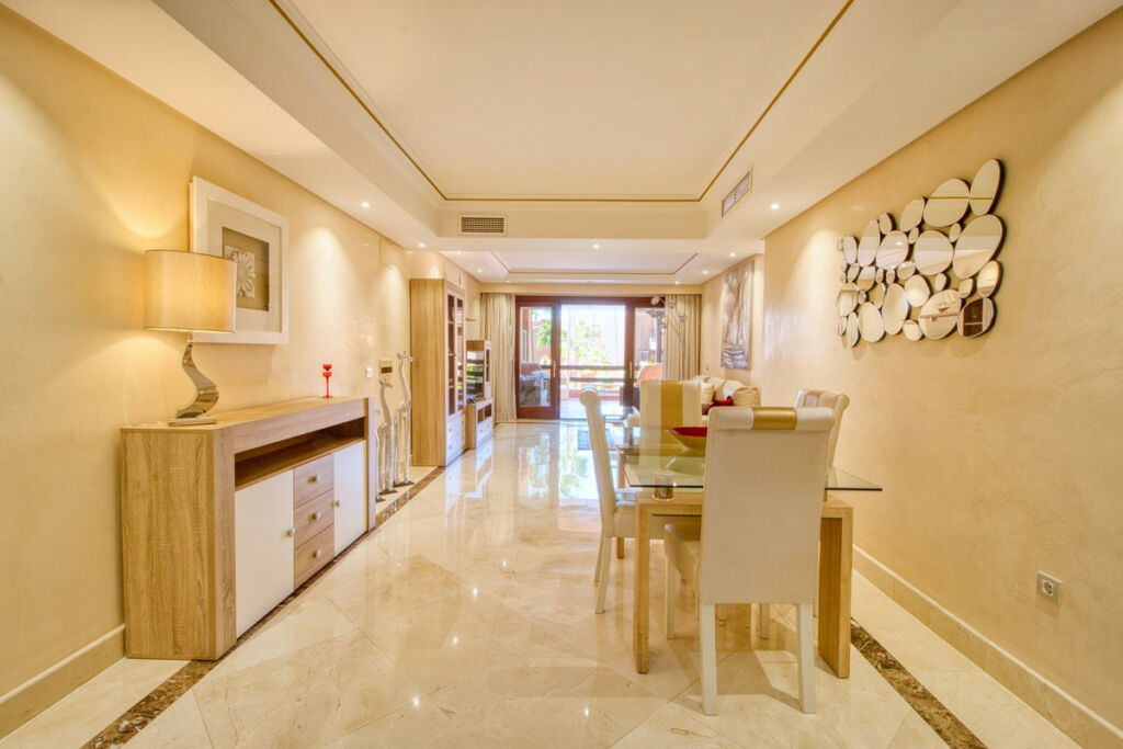Middle Floor Apartment Estepona Málaga - image 7