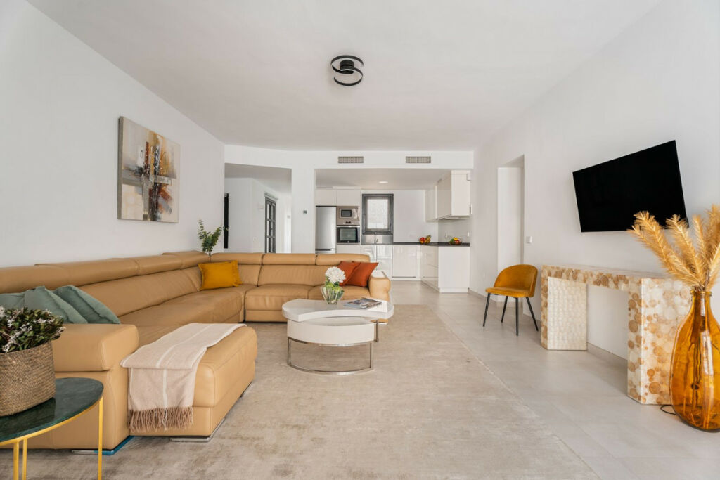 Middle Floor Apartment Puerto Banús Málaga - image 7
