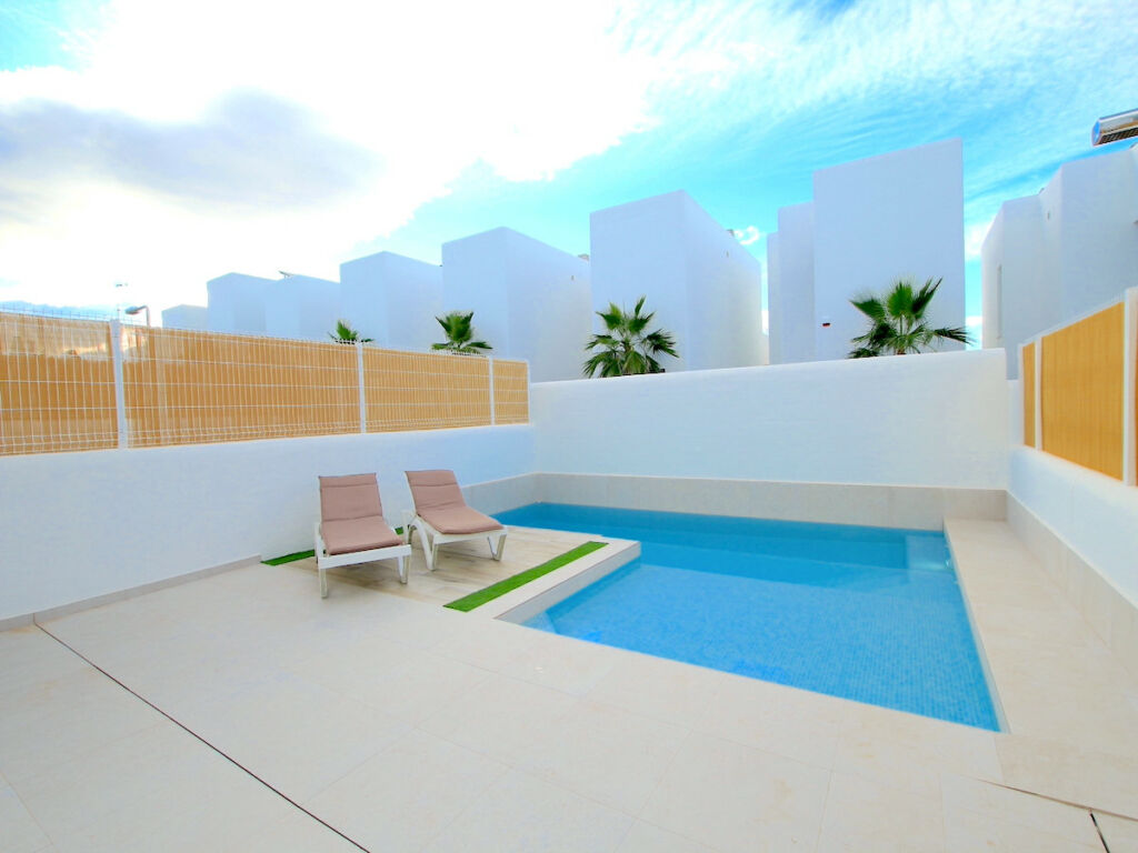 Detached Villa La Marina Alicante - image 7