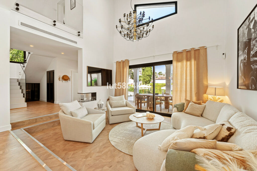 Detached Villa Nueva Andalucía Málaga - image 7