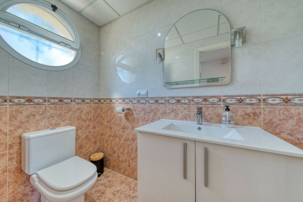 Townhouse La Duquesa Málaga - image 10