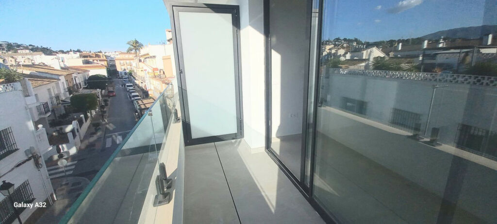 Middle Floor Apartment La Cala de Mijas Málaga - image 2