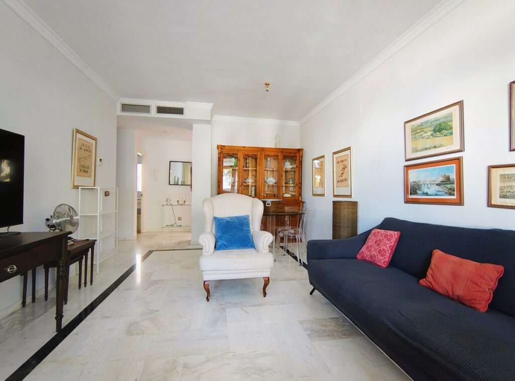 Middle Floor Apartment The Golden Mile Málaga - image 7