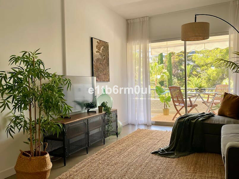 Middle Floor Apartment The Golden Mile Málaga - image 7