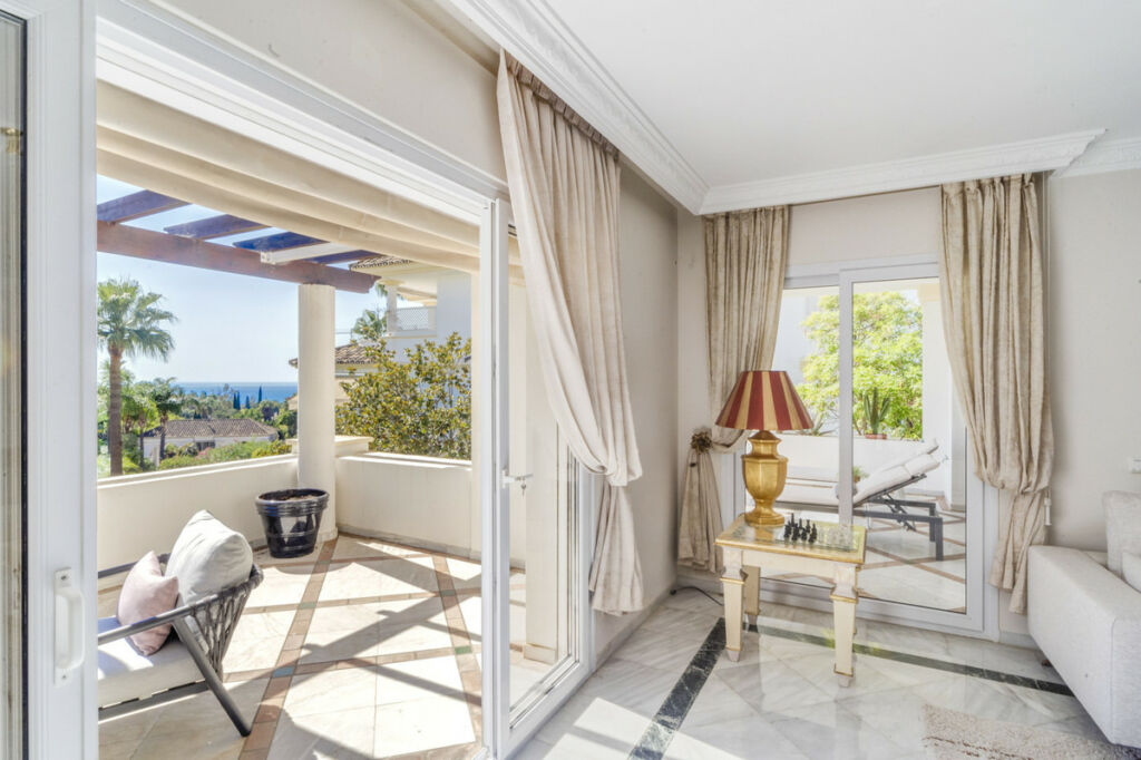 Middle Floor Apartment The Golden Mile Málaga - image 7